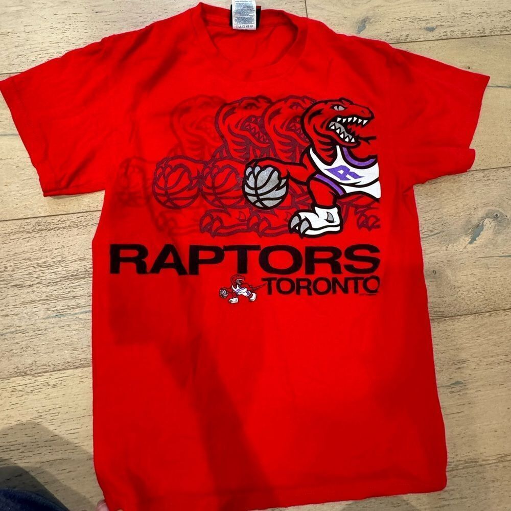 Toronto Raptors women’s tee shirt size small brand new NBA